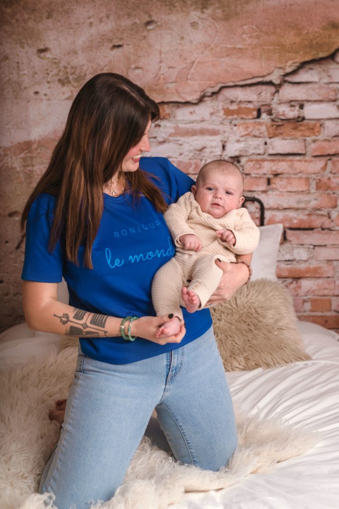 t-shirt allaitement bonjour le monde bleu